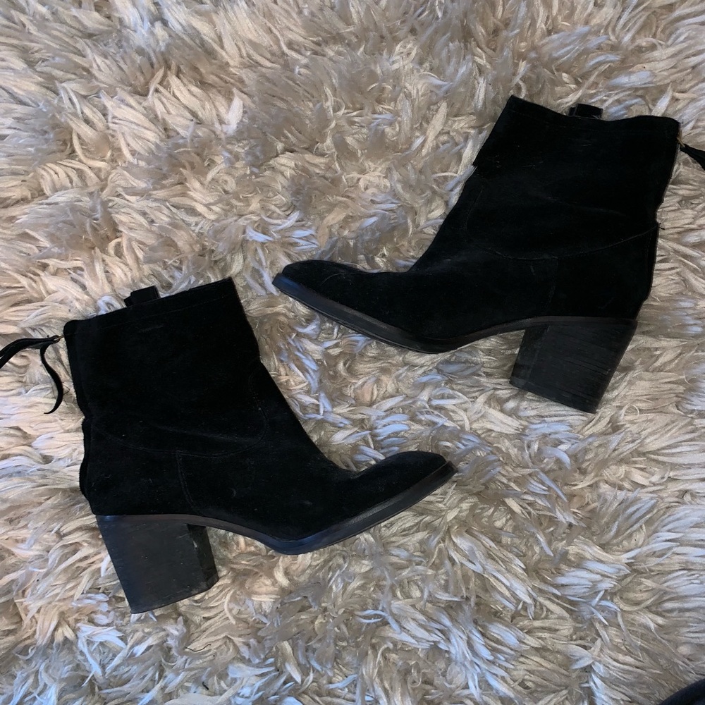 Sam Edelman black booties!
